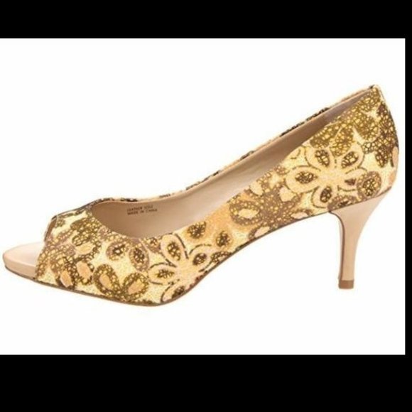 Ellen Tracy Women's Vanna Open-Toe Pump - Picture 6 of 7
